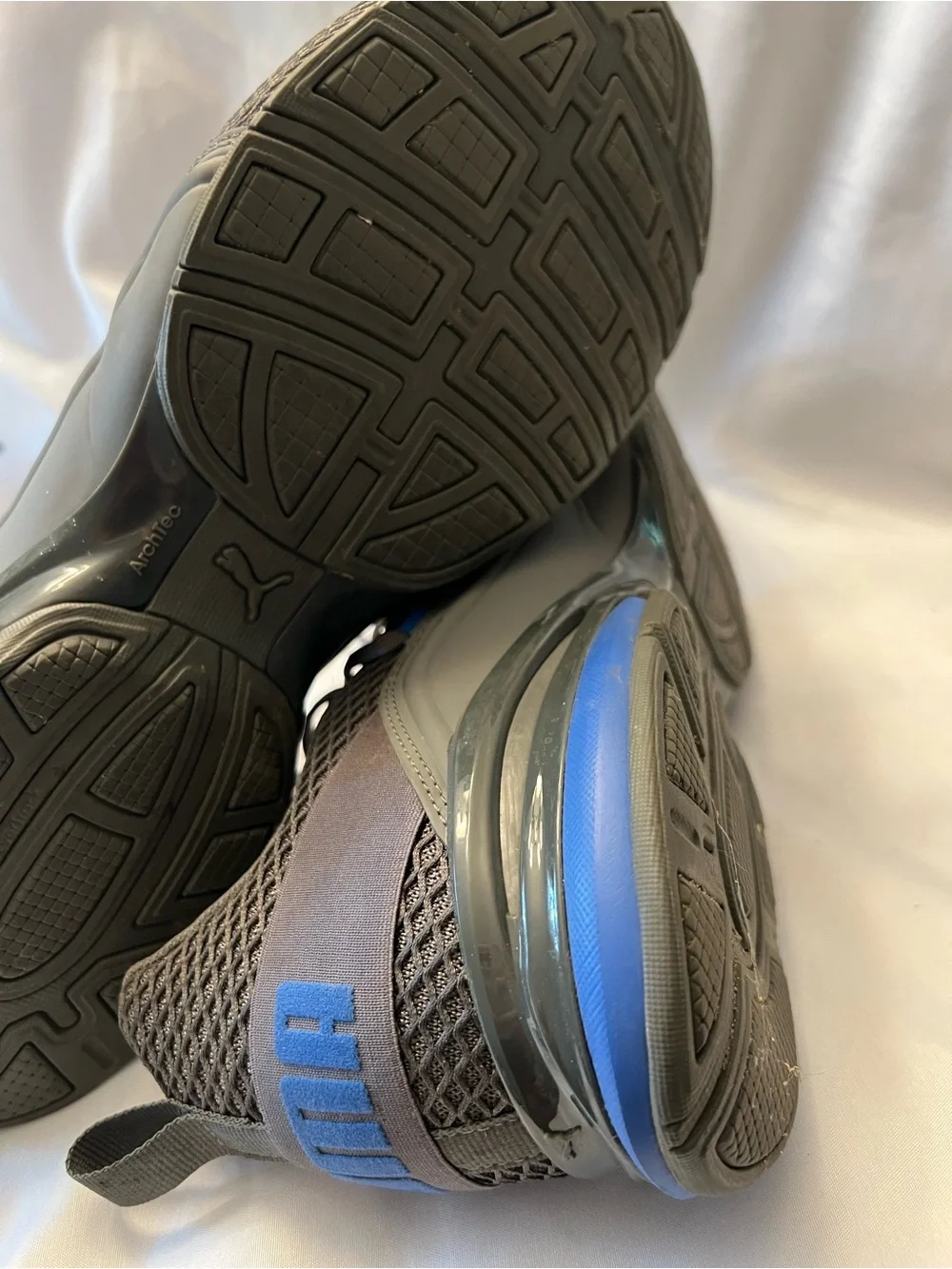 Puma Men's Gray Black Athletic Shoe Interior Label